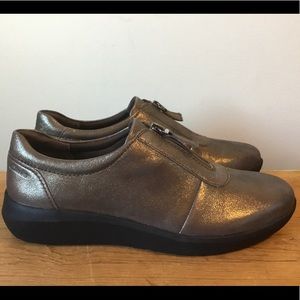 Clark’s Kayleigh Sail Metallic Sneaker